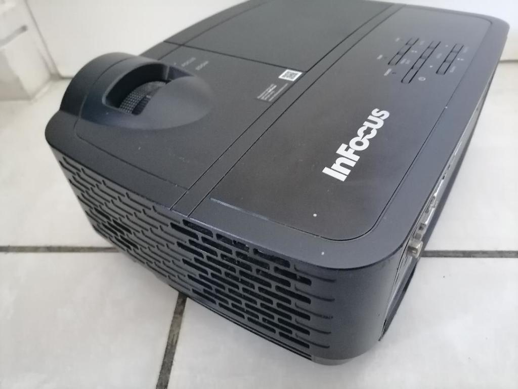 Projectors *YEAR END CLEARANCE*R30 FREIGHT*INFOCUS IN124A PROJECTOR